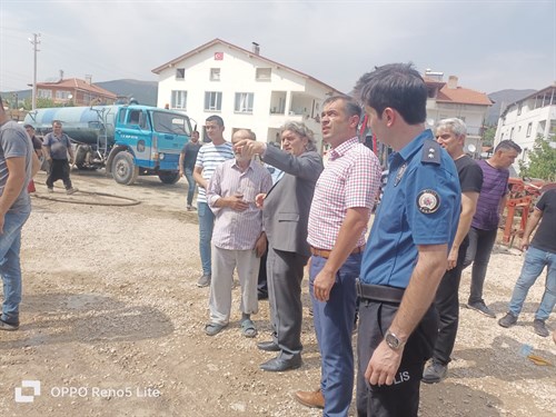 Sayın Kaymakamımız Tahsin Aksu ilçemizde çıkan ev yangınını yerinde inceleyip yetkililerden bilgi aldı, vatandaşlara geçmiş olsun dileklerini iletti.