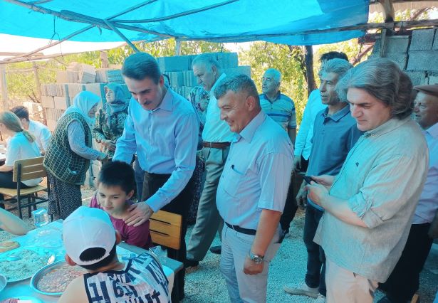 Valimiz  Sn. Aydın Baruş ve Kaymakamımız  Tahsin Aksu  Baladız Mahallesi'nde birlik ve beraberlik için kurulan aşure sofralarına konuk oldu.