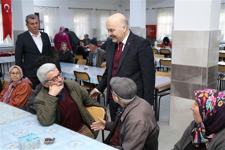 Gönen Kaymakamlığı, Şehit Aileleri, Gaziler, Öksüz ve Yetimler İçin İftar Programı Düzenledi.