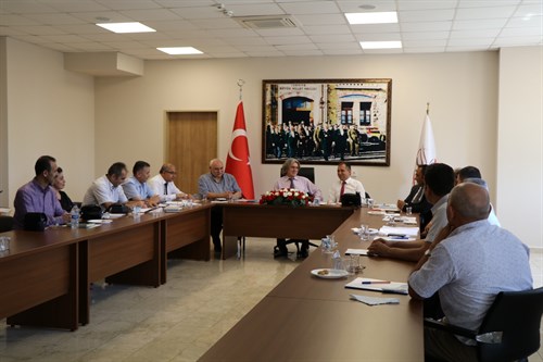 İl Milli Eğitim Müdürü Erhan BAYDUR ve Şube Müdürleri, ilçemizde  2023-2024 yılı eğitim  öğretim dönemi değerlendirme  toplantısı gerçekleştirdi.