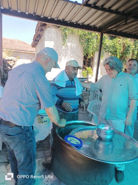Kaymakamımız Sn. Tahsin Aksu İğdecik Köyünde düzenlenen aşure etkinliğine katıldı.